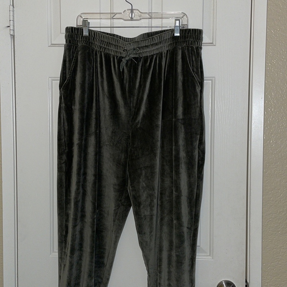 FOREVER 21 + Sage Green Velvet Joggers